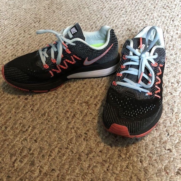 Nike shoes - Picture 2 of 4